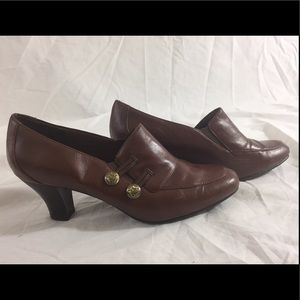 Heeled brown loafers